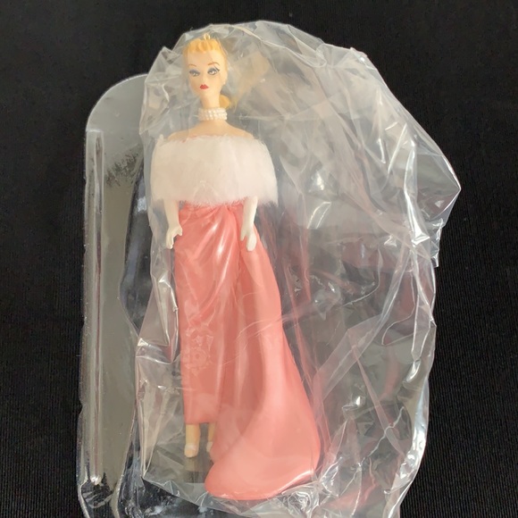 1996 Hallmark Enchanted Evening Barbie Ornament - Picture 2 of 16